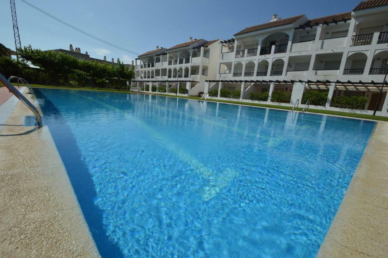 Con Terraza Privada Y Piscinas Apartment